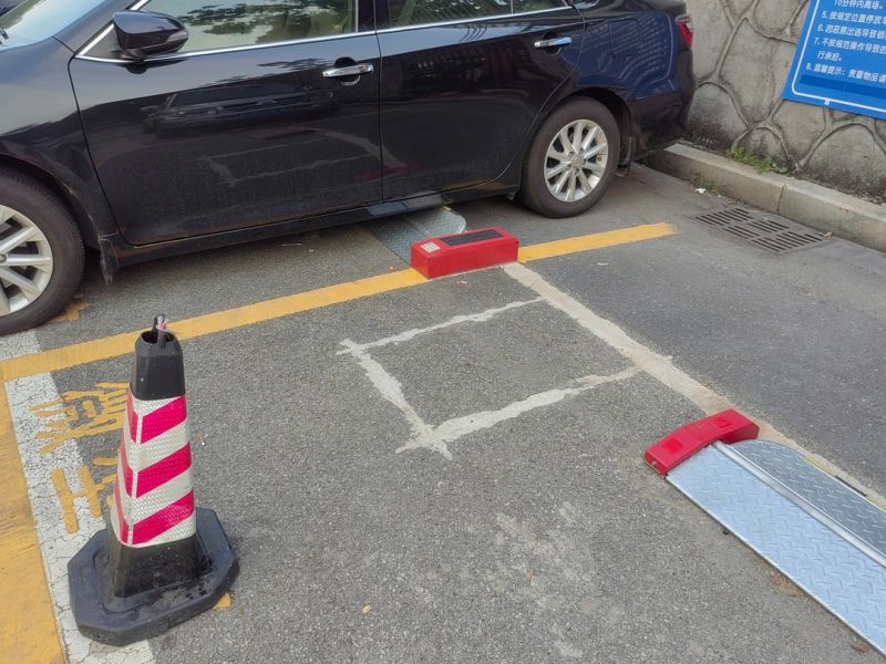 西郊游泳场（中锁板+埋地式锁板）